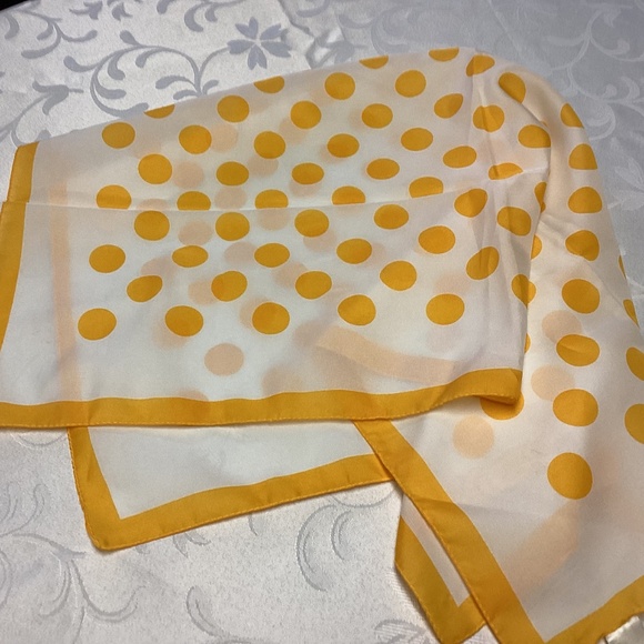 Yellow and white polkadot scarf vintage TRES – ELLE.  made in Italy MOMS STUFF - Picture 5 of 5